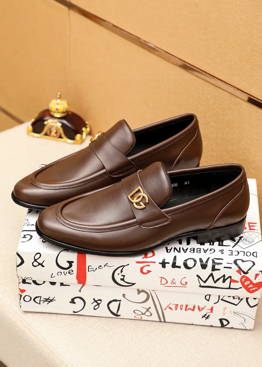 Men's clothing and shoes 💰460 💐DG top quality🔍🔍Men's new leather shoes🚹Sold simultaneously at counters⚠The uppers are imported open-edge beaded cowhide leather uppers from Italy, fully imported cowhide leather lining + classic hardware buckles, completely 1⃣️to 1⃣️reproduction🇮🇹💪💪, ⚠ Sole: The original sole is specially provided by the original factory. The exclusive movable molded sole is super comfortable. ⚠The original factory follows the order, 🔍🔍high quality, you can enter and exit the counter at will, welcome to compare⚠Size: 38-44 (45.46🉑️Customized)